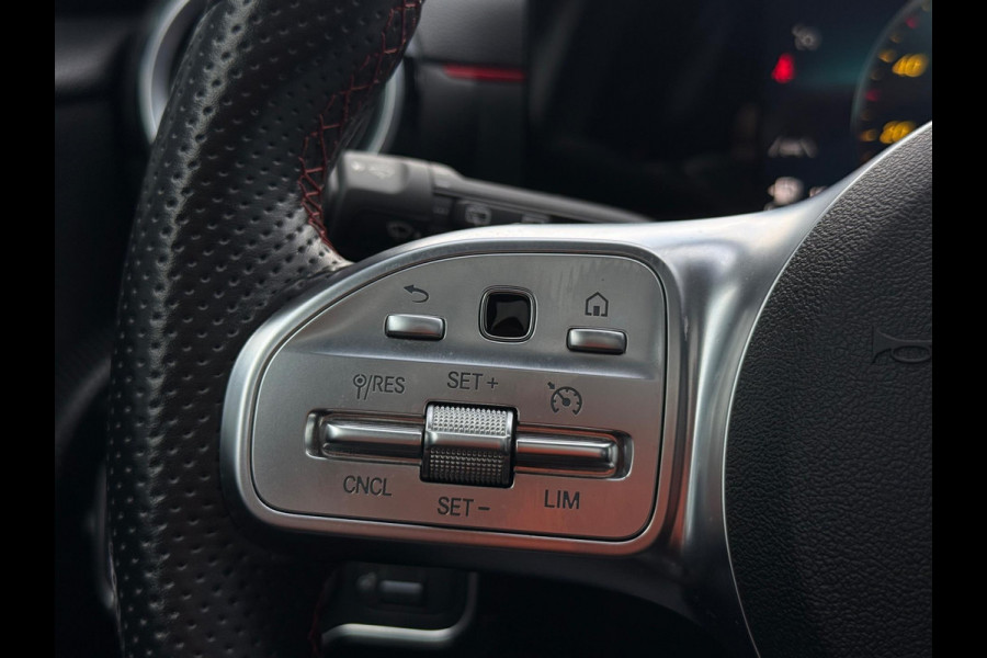 Mercedes-Benz A-Klasse 180 AMG Line Panorama CarPlay Mercedes-Benz A-Klasse 180 AMG Line Panorama CarPlay