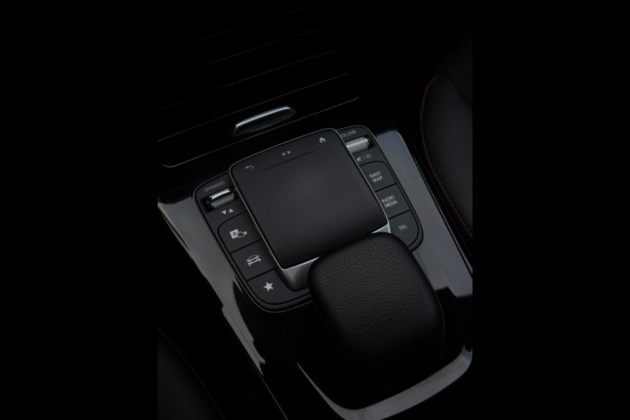 Mercedes-Benz A-Klasse 180 AMG Line Panorama CarPlay Mercedes-Benz A-Klasse 180 AMG Line Panorama CarPlay