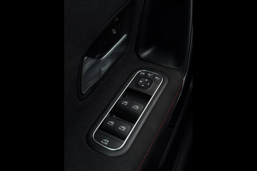 Mercedes-Benz A-Klasse 180 AMG Line Panorama CarPlay Mercedes-Benz A-Klasse 180 AMG Line Panorama CarPlay