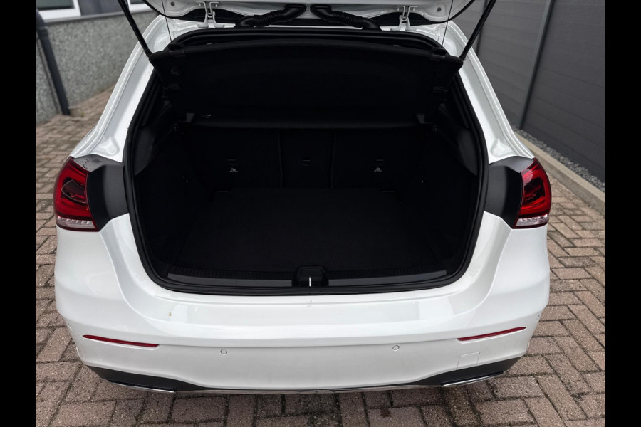 Mercedes-Benz A-Klasse 180 AMG Line Panorama CarPlay Mercedes-Benz A-Klasse 180 AMG Line Panorama CarPlay