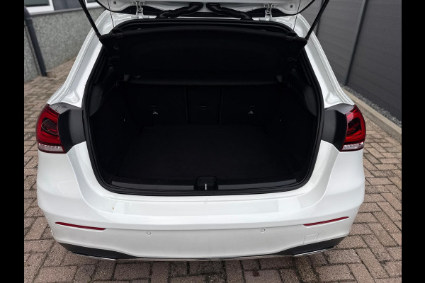 Mercedes-Benz A-Klasse 180 AMG Line Panorama CarPlay Mercedes-Benz A-Klasse 180 AMG Line Panorama CarPlay