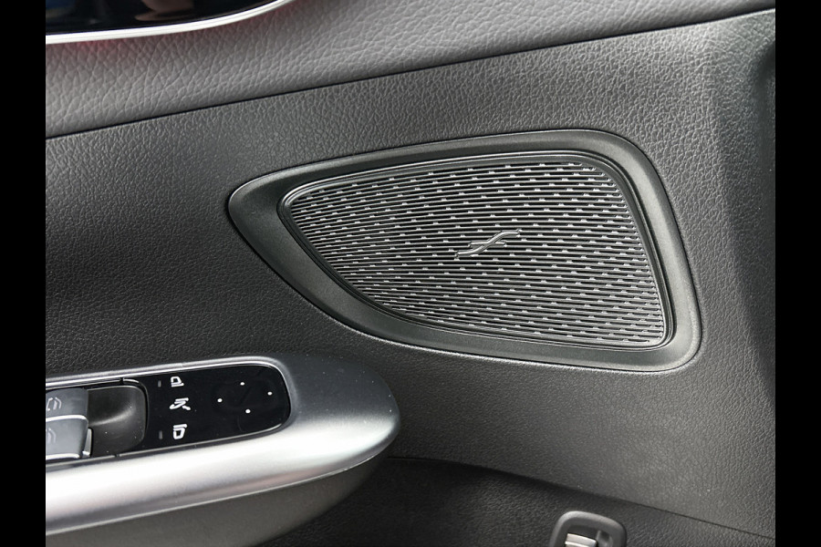 Mercedes-Benz C-Klasse 180 AMG Line Multispaaks lichtmetalen velgen 19 inch. Navigatie | parking support met camera achter | Inclusief 24 maanden MB Certified garantie voor Europa. Mercedes-Benz C-Klasse 180 AMG Line Multispaaks lichtmetalen velgen 19 inch. Navigatie | parking support met camera achter | Inclusief 24 maanden MB Certified garantie voor Europa.
