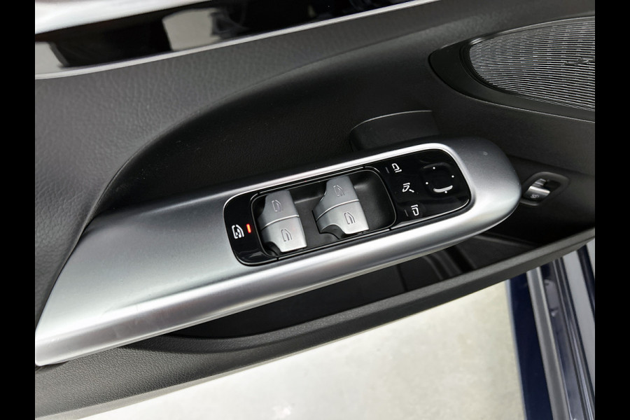 Mercedes-Benz C-Klasse 180 AMG Line Multispaaks lichtmetalen velgen 19 inch. Navigatie | parking support met camera achter | Inclusief 24 maanden MB Certified garantie voor Europa. Mercedes-Benz C-Klasse 180 AMG Line Multispaaks lichtmetalen velgen 19 inch. Navigatie | parking support met camera achter | Inclusief 24 maanden MB Certified garantie voor Europa.