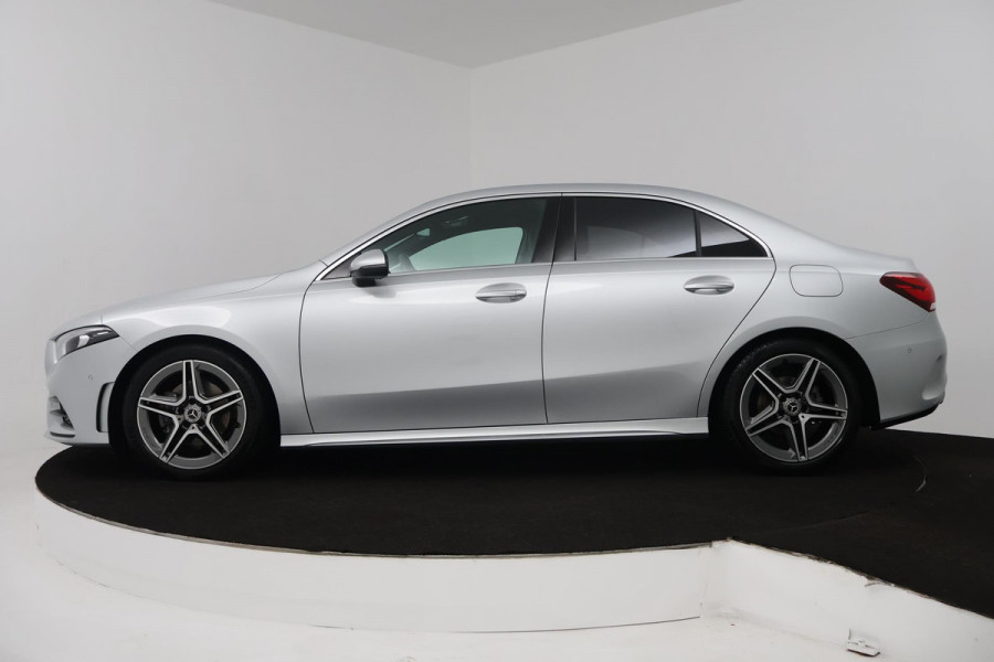 Mercedes-Benz A-Klasse 180 Business Solution AMG (STOELVERWARMING, SFEERVERLICHTING, ACHTERUITRIJCAMERA, CRUISE CONTROL, NAVI)