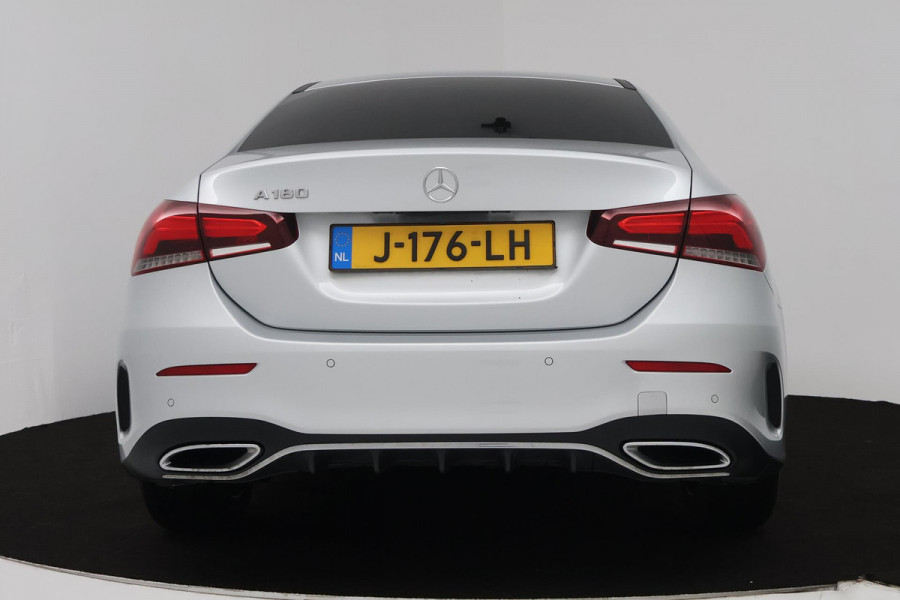 Mercedes-Benz A-Klasse 180 Business Solution AMG (STOELVERWARMING, SFEERVERLICHTING, ACHTERUITRIJCAMERA, CRUISE CONTROL, NAVI)