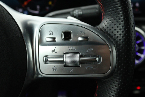 Mercedes-Benz A-Klasse 180 Business Solution AMG (STOELVERWARMING, SFEERVERLICHTING, ACHTERUITRIJCAMERA, CRUISE CONTROL, NAVI)