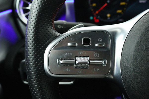 Mercedes-Benz A-Klasse 180 Business Solution AMG (STOELVERWARMING, SFEERVERLICHTING, ACHTERUITRIJCAMERA, CRUISE CONTROL, NAVI)