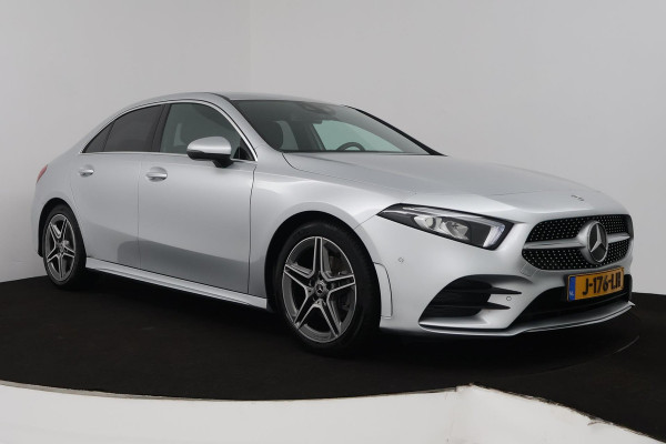 Mercedes-Benz A-Klasse 180 Business Solution AMG (STOELVERWARMING, SFEERVERLICHTING, ACHTERUITRIJCAMERA, CRUISE CONTROL, NAVI)
