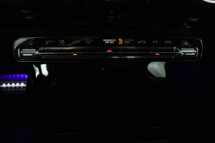 Mercedes-Benz A-Klasse 180 Business Solution AMG (STOELVERWARMING, SFEERVERLICHTING, ACHTERUITRIJCAMERA, CRUISE CONTROL, NAVI)