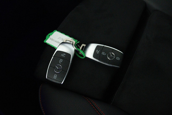 Mercedes-Benz A-Klasse 180 Business Solution AMG (STOELVERWARMING, SFEERVERLICHTING, ACHTERUITRIJCAMERA, CRUISE CONTROL, NAVI)