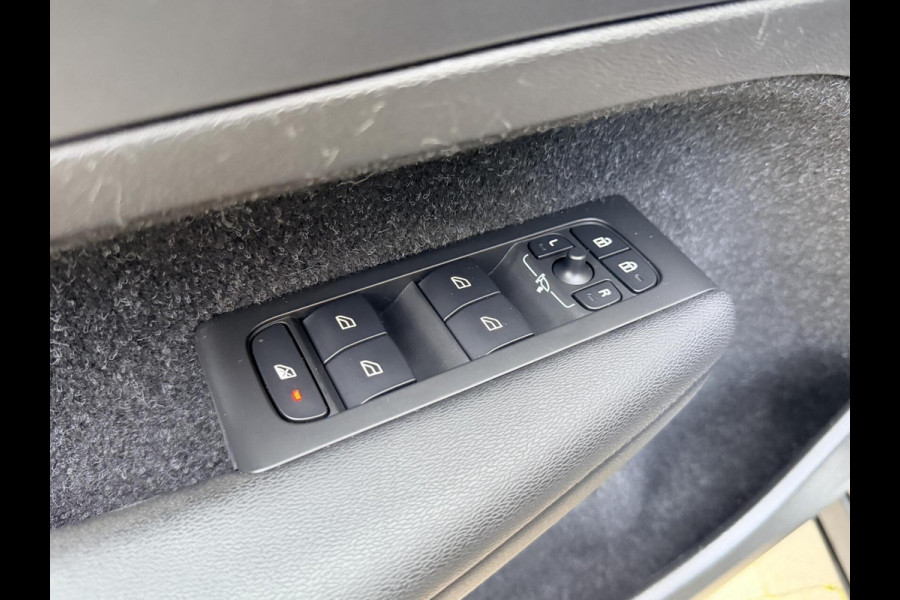 Volvo XC40 1.5 T5 Twin Engine Inscription Automaat | Leren bekleding | LED verlichting | Stoelverwarming | Getint glas | 19 inch lichtmetal