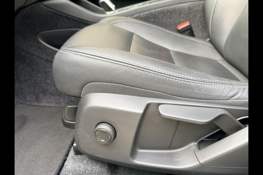 Volvo XC40 1.5 T5 Twin Engine Inscription Automaat | Leren bekleding | LED verlichting | Stoelverwarming | Getint glas | 19 inch lichtmetal