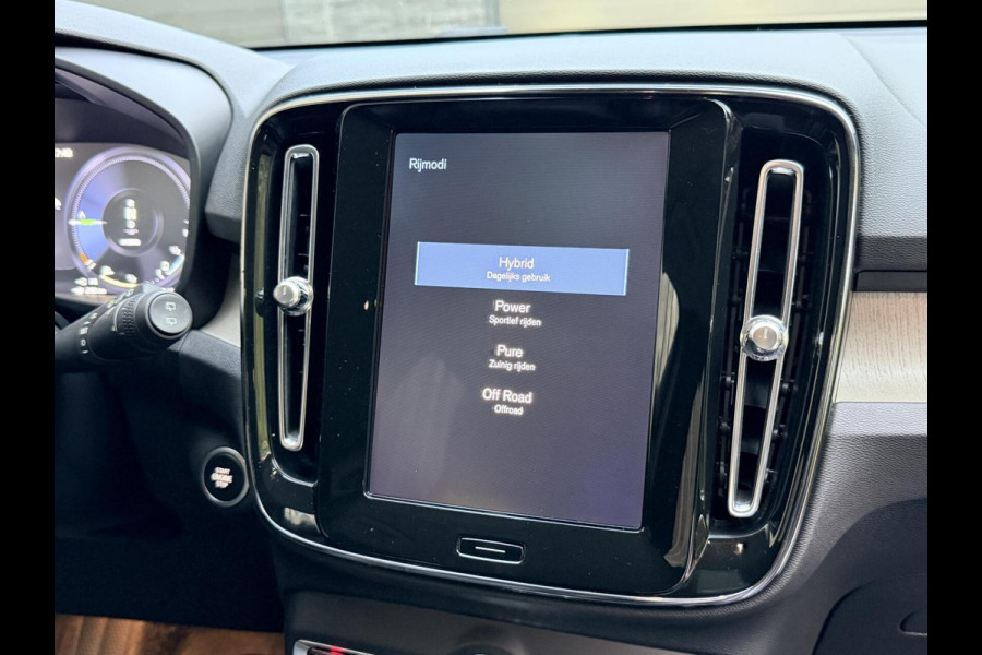 Volvo XC40 1.5 T5 Twin Engine Inscription Automaat | Leren bekleding | LED verlichting | Stoelverwarming | Getint glas | 19 inch lichtmetal