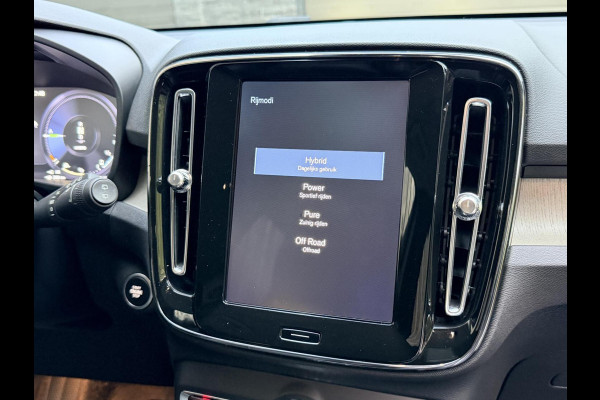 Volvo XC40 1.5 T5 Twin Engine Inscription Automaat | Leren bekleding | LED verlichting | Stoelverwarming | Getint glas | 19 inch lichtmetal