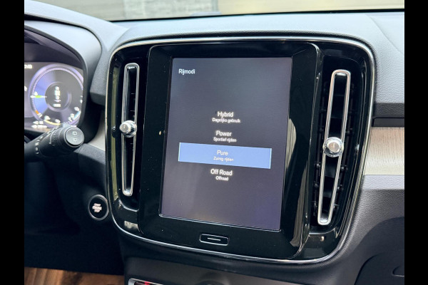 Volvo XC40 1.5 T5 Twin Engine Inscription Automaat | Leren bekleding | LED verlichting | Stoelverwarming | Getint glas | 19 inch lichtmetal