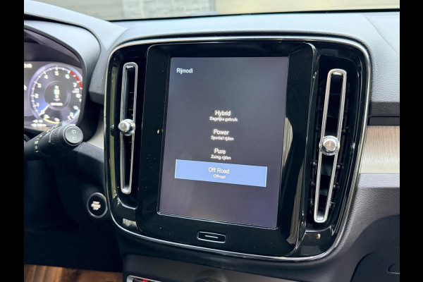 Volvo XC40 1.5 T5 Twin Engine Inscription Automaat | Leren bekleding | LED verlichting | Stoelverwarming | Getint glas | 19 inch lichtmetal