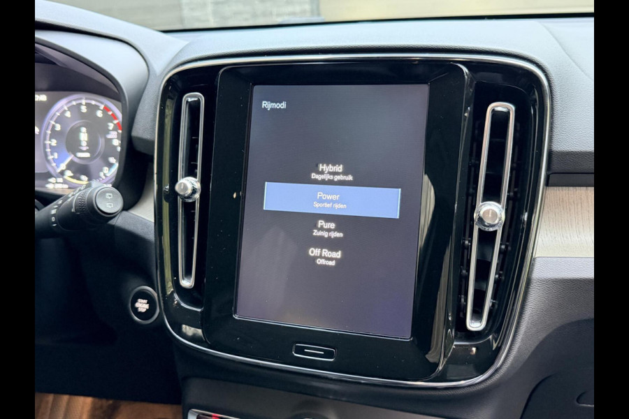 Volvo XC40 1.5 T5 Twin Engine Inscription Automaat | Leren bekleding | LED verlichting | Stoelverwarming | Getint glas | 19 inch lichtmetal