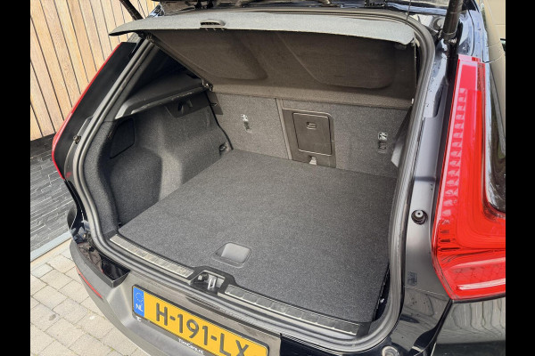 Volvo XC40 1.5 T5 Twin Engine Inscription Automaat | Leren bekleding | LED verlichting | Stoelverwarming | Getint glas | 19 inch lichtmetal