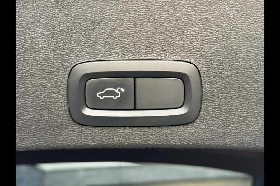 Volvo XC40 1.5 T5 Twin Engine Inscription Automaat | Leren bekleding | LED verlichting | Stoelverwarming | Getint glas | 19 inch lichtmetal