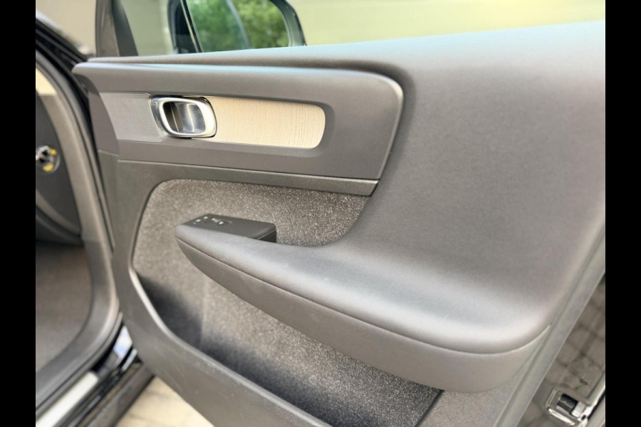 Volvo XC40 1.5 T5 Twin Engine Inscription Automaat | Leren bekleding | LED verlichting | Stoelverwarming | Getint glas | 19 inch lichtmetal