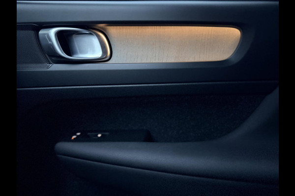 Volvo XC40 1.5 T5 Twin Engine Inscription Automaat | Leren bekleding | LED verlichting | Stoelverwarming | Getint glas | 19 inch lichtmetal
