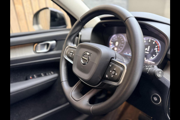 Volvo XC40 1.5 T5 Twin Engine Inscription Automaat | Leren bekleding | LED verlichting | Stoelverwarming | Getint glas | 19 inch lichtmetal