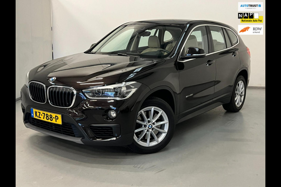 BMW X1 SDrive20i High Exe / NL-auto / Leder / Headup / Keyless