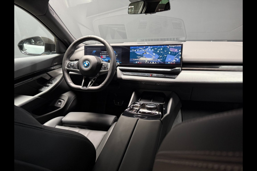 BMW 5 Serie 530eX-Drive M-Sport 299pk Pro-20 inch trekhaak pano key-less