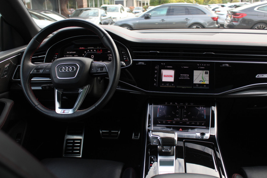 Audi Q8 55 TFSI quattro Pro Line S / Trekhaak / Panoramadak / Camera / Head-up / Luxe Leder / Carbon / 22'' / RS Seats / Keyless / Sfeerverlichting / Matrix LED / Stoelventilatie / Stuur+Stoelverwarming / DAB / ACC / Stoelm