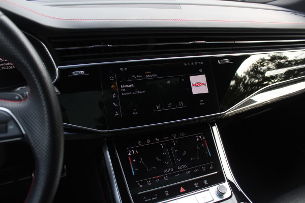 Audi Q8 55 TFSI quattro Pro Line S / Trekhaak / Panoramadak / Camera / Head-up / Luxe Leder / Carbon / 22'' / RS Seats / Keyless / Sfeerverlichting / Matrix LED / Stoelventilatie / Stuur+Stoelverwarming / DAB / ACC / Stoelm