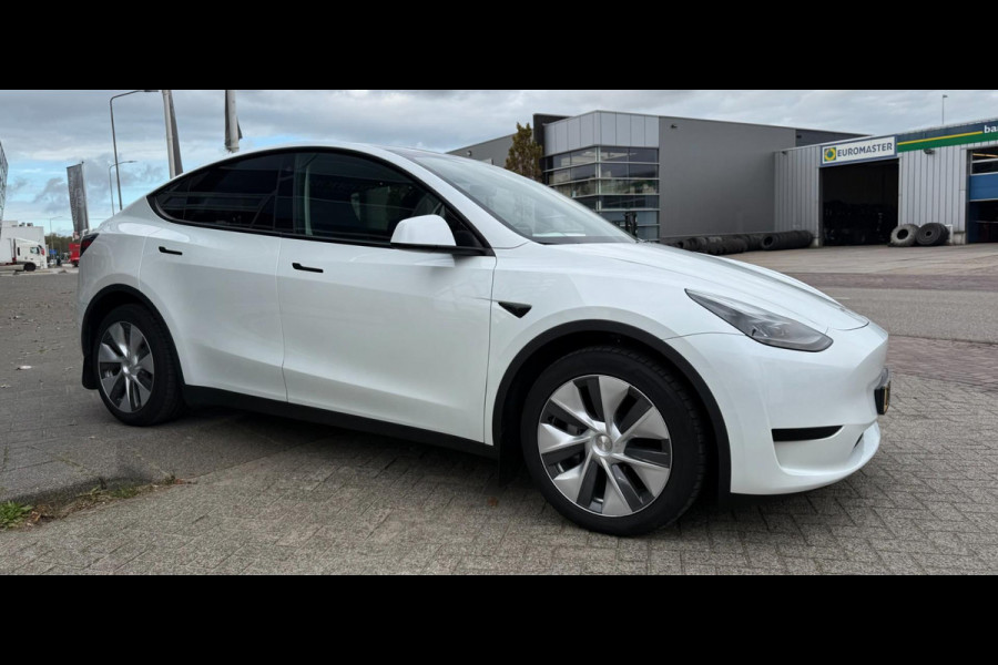 Tesla Model Y RWD 58 kWh Tesla Model Y RWD 58 kWh