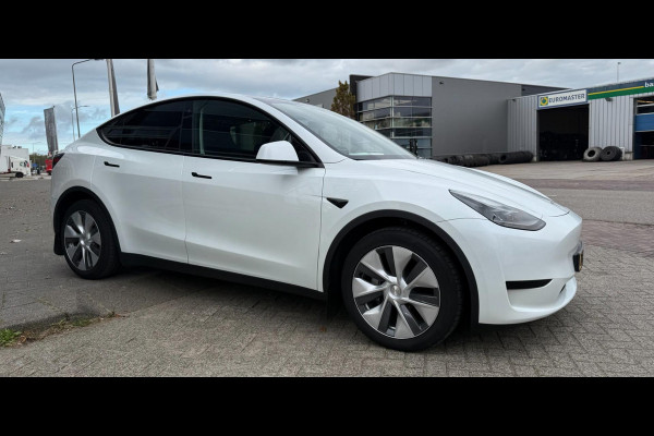 Tesla Model Y RWD 58 kWh Tesla Model Y RWD 58 kWh