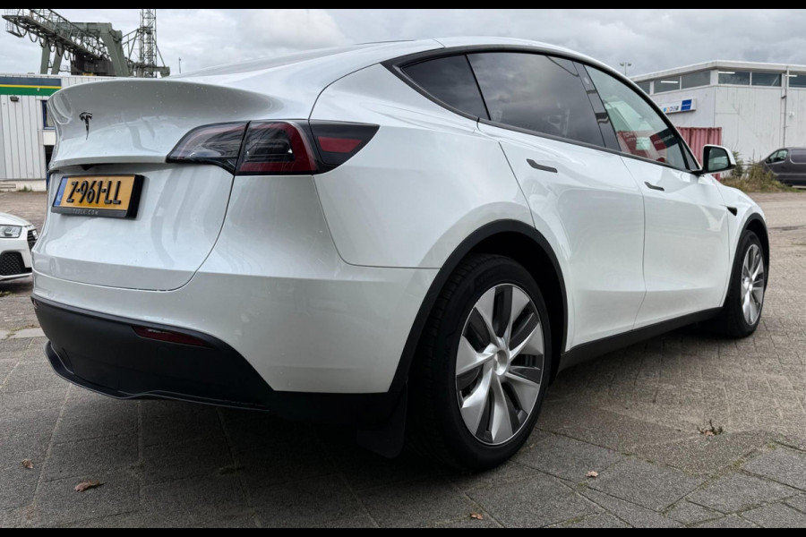 Tesla Model Y RWD 58 kWh Tesla Model Y RWD 58 kWh