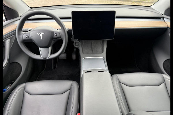 Tesla Model Y RWD 58 kWh Tesla Model Y RWD 58 kWh