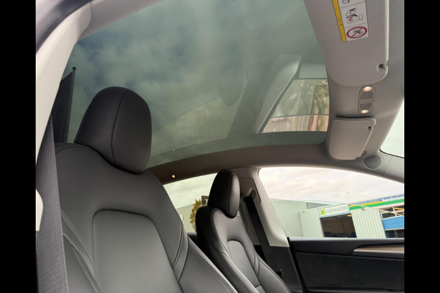 Tesla Model Y RWD 58 kWh Tesla Model Y RWD 58 kWh