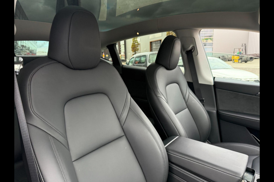 Tesla Model Y RWD 58 kWh Tesla Model Y RWD 58 kWh