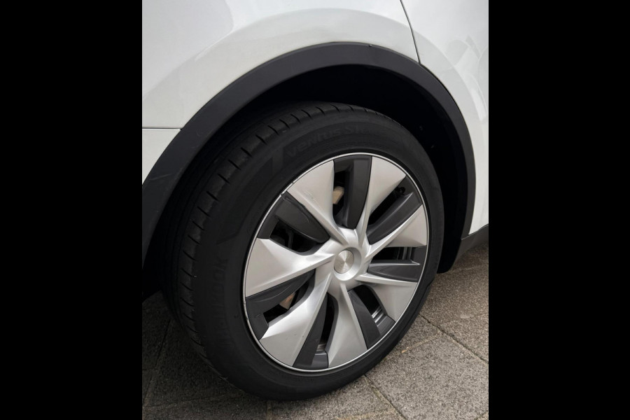 Tesla Model Y RWD 58 kWh Tesla Model Y RWD 58 kWh
