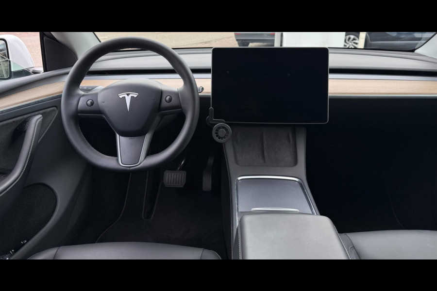 Tesla Model Y RWD 58 kWh Tesla Model Y RWD 58 kWh