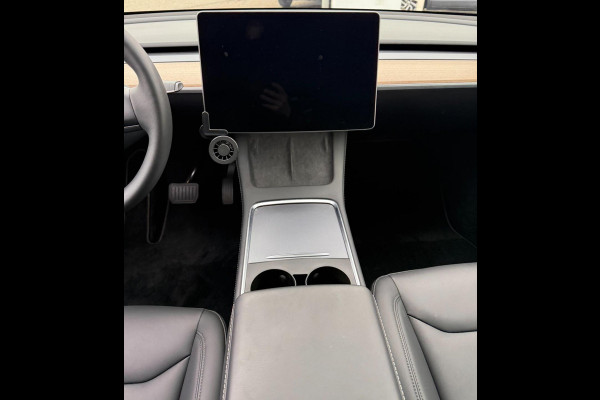 Tesla Model Y RWD 58 kWh Tesla Model Y RWD 58 kWh