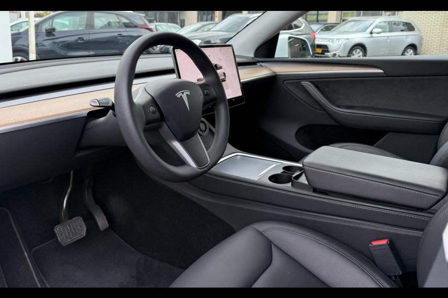 Tesla Model Y RWD 58 kWh Tesla Model Y RWD 58 kWh