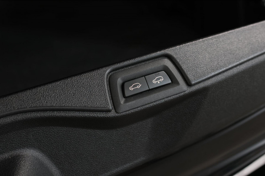 BMW X7 M50i *Sky Lounge*B&W Audio*Mansory*Massage*360 Camera* BMW X7 M50i *Sky Lounge*B&W Audio*Mansory*Massage*360 Camera*