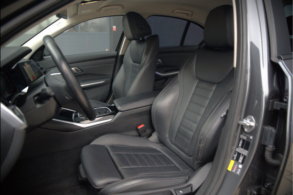 BMW 3-serie 330e eDrive Edition Sportline | Stoelverwarming | Cruise Control | Leer | Camera | Keyless | Apple Carplay | Ambiance Verlichting | HIFI | Parkeersensoren | Navigatie | NAP | Sport