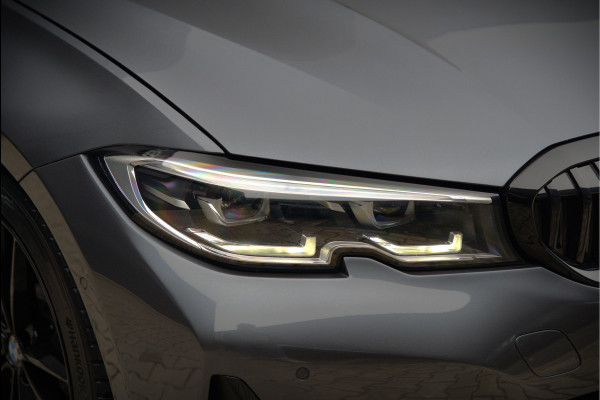 BMW 3-serie 330e eDrive Edition Sportline | Stoelverwarming | Cruise Control | Leer | Camera | Keyless | Apple Carplay | Ambiance Verlichting | HIFI | Parkeersensoren | Navigatie | NAP | Sport