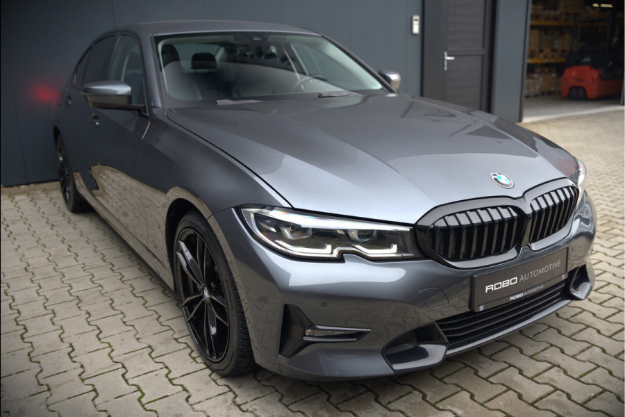 BMW 3-serie 330e eDrive Edition Sportline | Stoelverwarming | Cruise Control | Leer | Camera | Keyless | Apple Carplay | Ambiance Verlichting | HIFI | Parkeersensoren | Navigatie | NAP | Sport