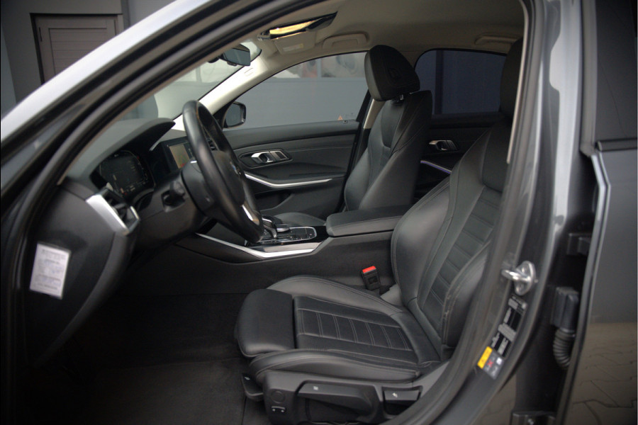 BMW 3-serie 330e eDrive Edition Sportline | Stoelverwarming | Cruise Control | Leer | Camera | Keyless | Apple Carplay | Ambiance Verlichting | HIFI | Parkeersensoren | Navigatie | NAP | Sport