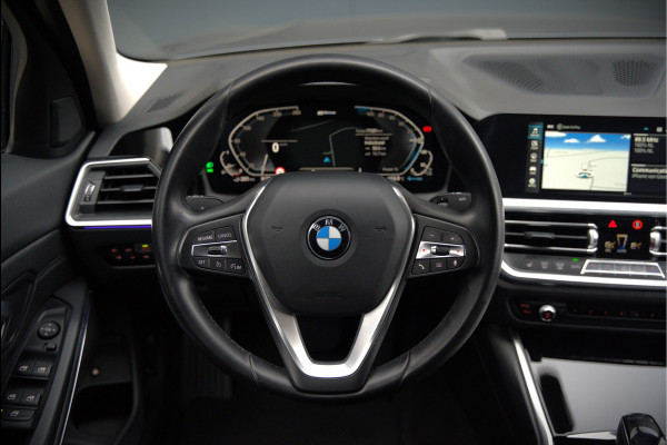 BMW 3-serie 330e eDrive Edition Sportline | Stoelverwarming | Cruise Control | Leer | Camera | Keyless | Apple Carplay | Ambiance Verlichting | HIFI | Parkeersensoren | Navigatie | NAP | Sport