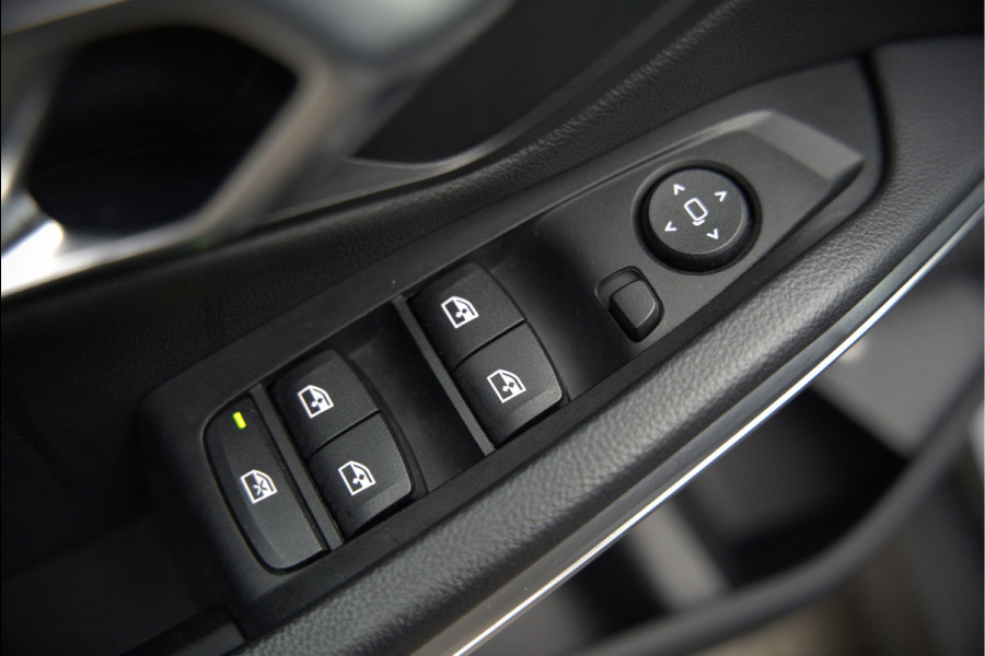 BMW 3-serie 330e eDrive Edition Sportline | Stoelverwarming | Cruise Control | Leer | Camera | Keyless | Apple Carplay | Ambiance Verlichting | HIFI | Parkeersensoren | Navigatie | NAP | Sport