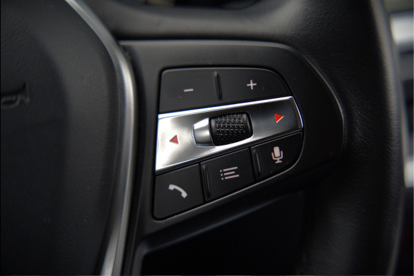 BMW 3-serie 330e eDrive Edition Sportline | Stoelverwarming | Cruise Control | Leer | Camera | Keyless | Apple Carplay | Ambiance Verlichting | HIFI | Parkeersensoren | Navigatie | NAP | Sport