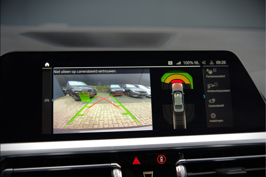 BMW 3-serie 330e eDrive Edition Sportline | Stoelverwarming | Cruise Control | Leer | Camera | Keyless | Apple Carplay | Ambiance Verlichting | HIFI | Parkeersensoren | Navigatie | NAP | Sport