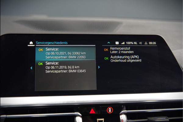BMW 3-serie 330e eDrive Edition Sportline | Stoelverwarming | Cruise Control | Leer | Camera | Keyless | Apple Carplay | Ambiance Verlichting | HIFI | Parkeersensoren | Navigatie | NAP | Sport